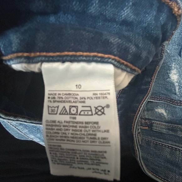 Old Navy Distressed Jean Shorts 10 🩳 - Picture 8 of 9